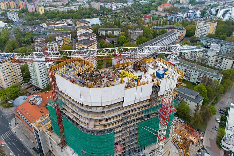 Alto rendimiento y seguridad en Hanza Tower, Polonia