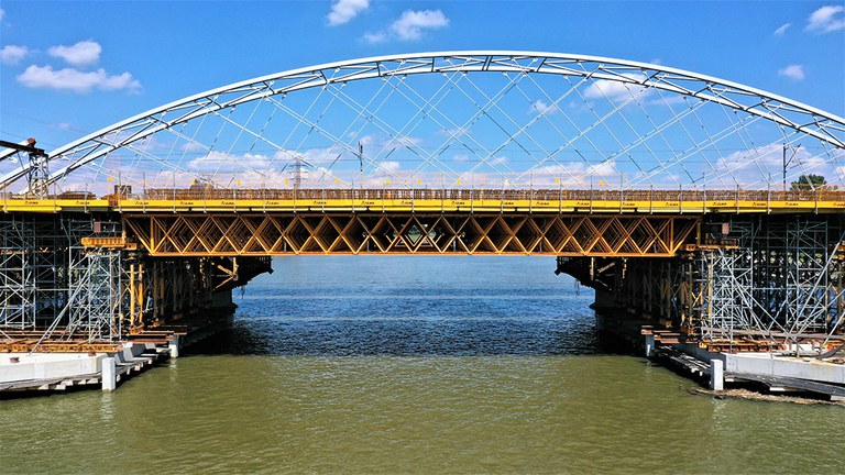 Cercha H-33, solución modular y portante en la construcción de dos puentes en Cracovia