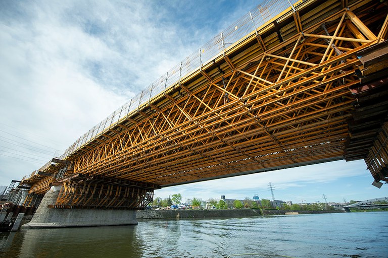 Cercha H-33, solución modular y portante en la construcción de dos puentes en Cracovia