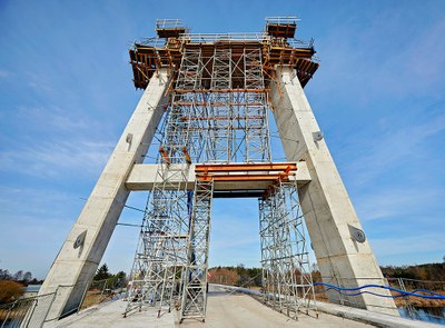 Ingeniería de encofrado y apeo para el nuevo puente sobre el río Narew