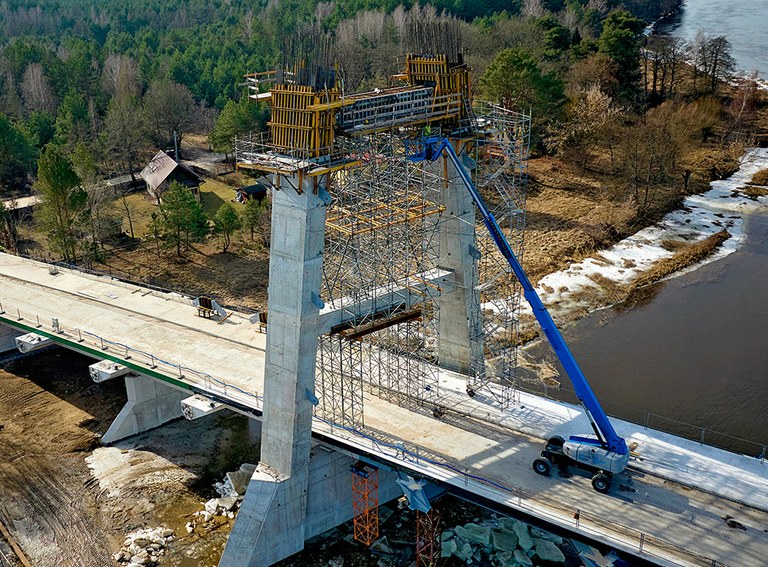 Ingeniería de encofrado y apeo para el nuevo puente sobre el río Narew