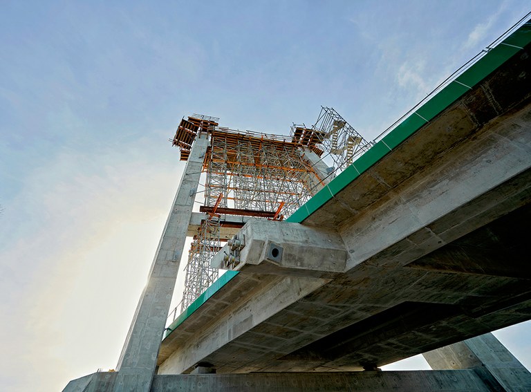 Ingeniería de encofrado y apeo para el nuevo puente sobre el río Narew