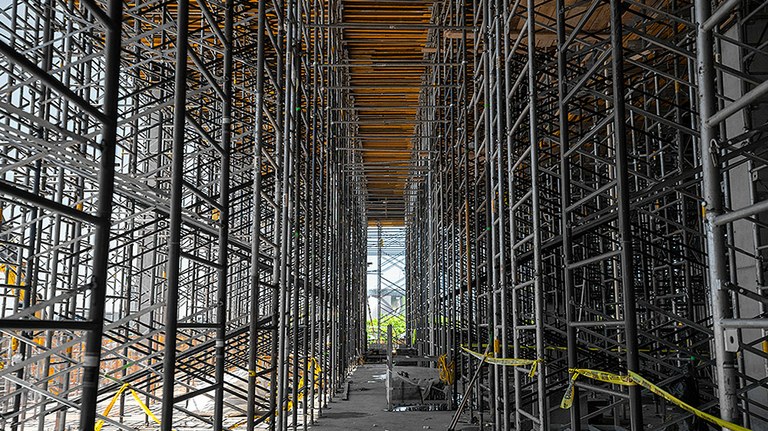 Infraestructura de estacionamiento en altura en Long Island City, Nueva York, EE. UU.