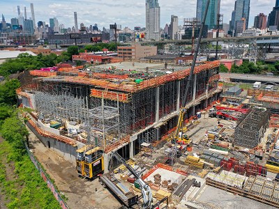 Infraestructura de estacionamiento en altura en Long Island City, Nueva York, EE. UU.