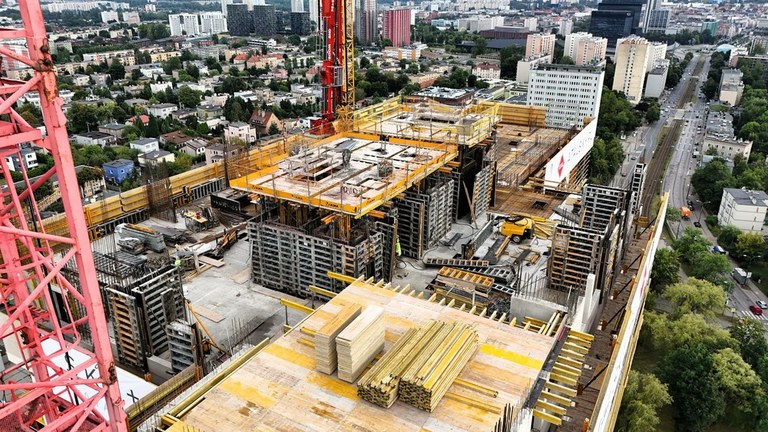 Construcción en altura en Katowice: tecnología de encofrado en rascacielos