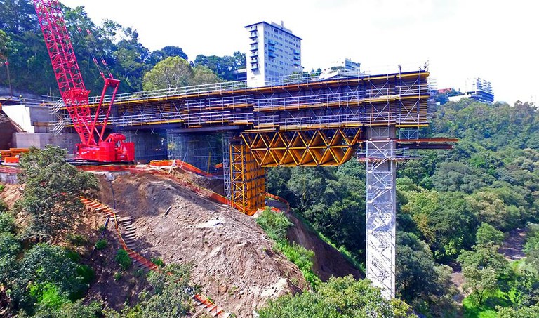 Múltiples aplicaciones del Sistema MK en el Viaducto Interlomas, México