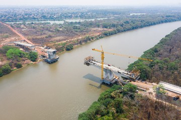 Solución a 240 metros de vano con el sistema de voladizos sucesivos