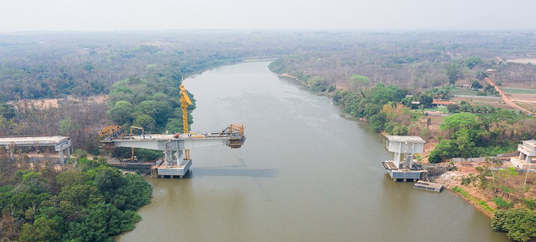 Solución a 240 metros de vano con el sistema de voladizos sucesivos