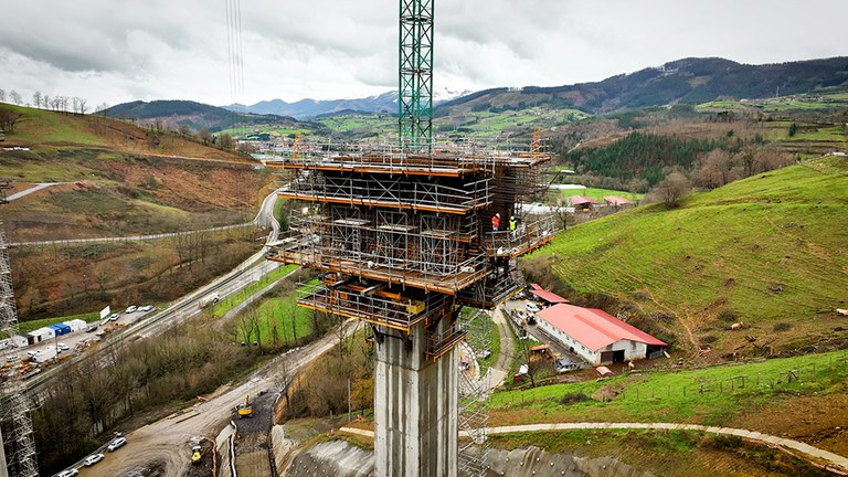 Reutilización del material al máximo y reducción del plazo de ejecución en el viaducto de Zumelegi